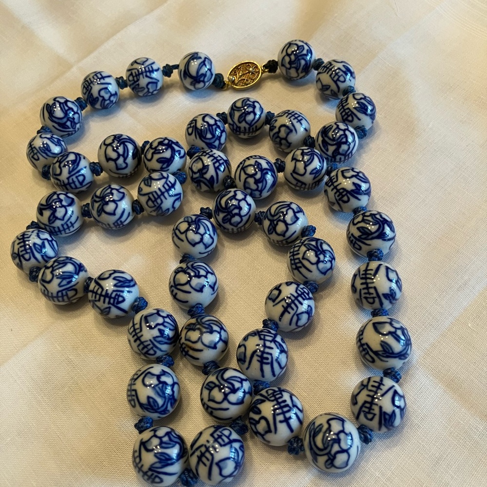 CHINESE PORCELAIN HAND KNOTTED AND PAINTED BEADED NECKLACE AND BRACELET - Picture 8 of 17